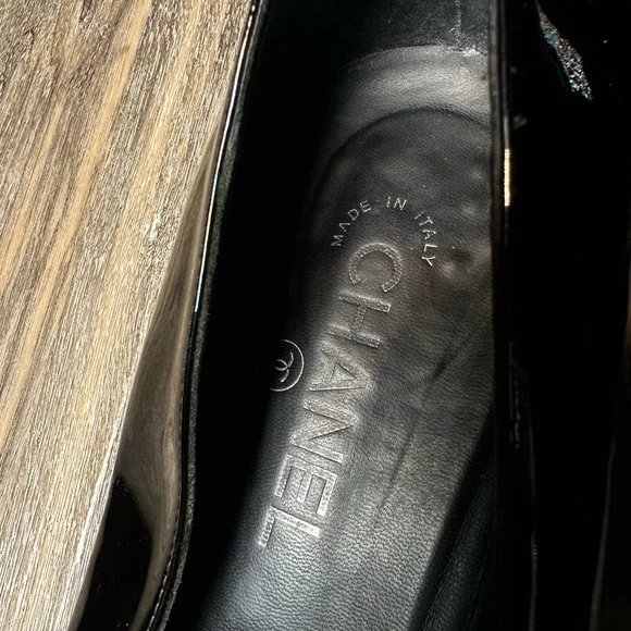 CHANEL Glossy Black Women's Flats - Picture 4 of 10